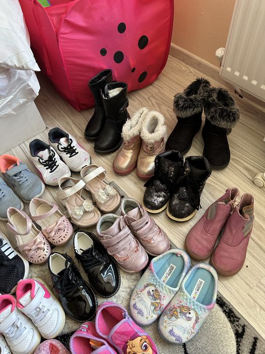 Обувки за деца