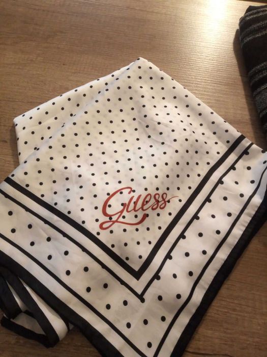 GUESS , GUCCI шалове