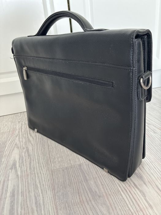 Продам кожанный портфель.