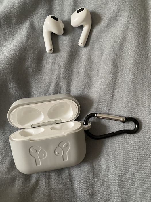 Продам airpods 3