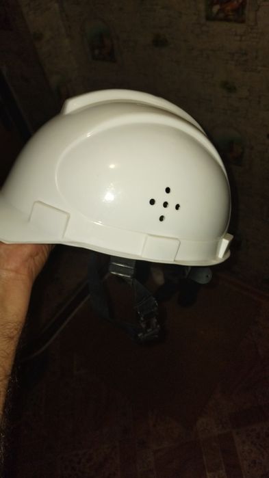 Продам строительные каски.