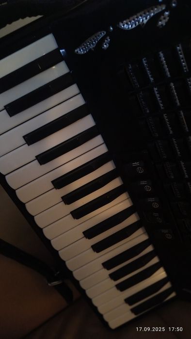 Акордеон 3/4, с мелодични Баси, b гриф