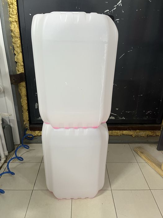 Продам канистры пластиковые