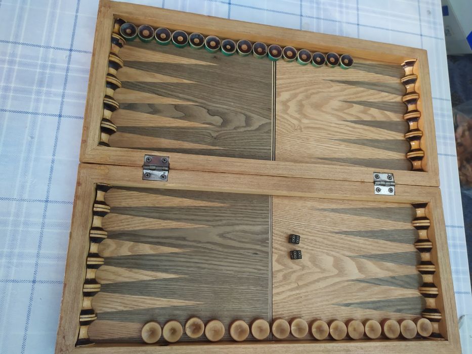 Настольные игры шахматы , нарды