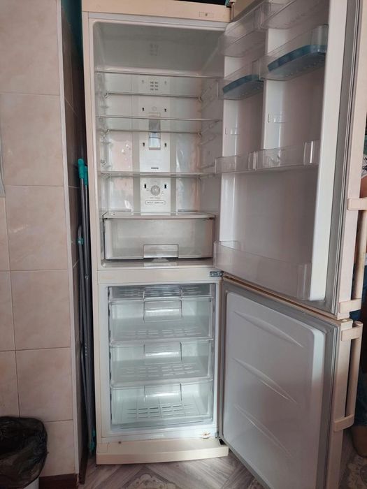 Холодилник сатылады.