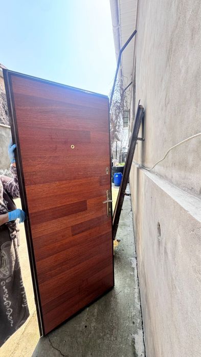 дверь наружный б/у