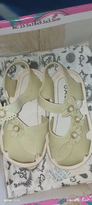 Обувь на девочку