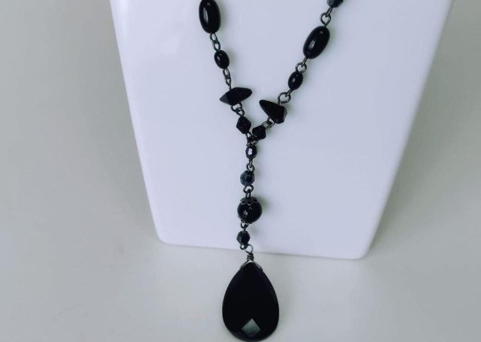 Vechi colier lant cu margele negre