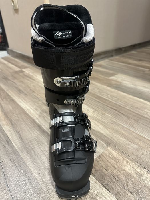 Нови ски обувки 85 флекс индекс на твърдост
