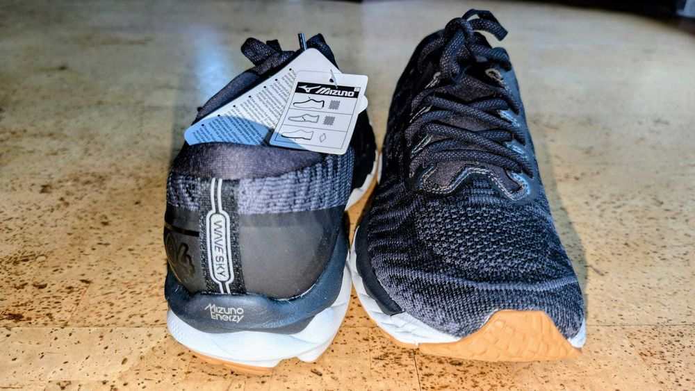 Mizuno Wave Sky 4 - noi 38-38,5 pt pantofi sport alergare