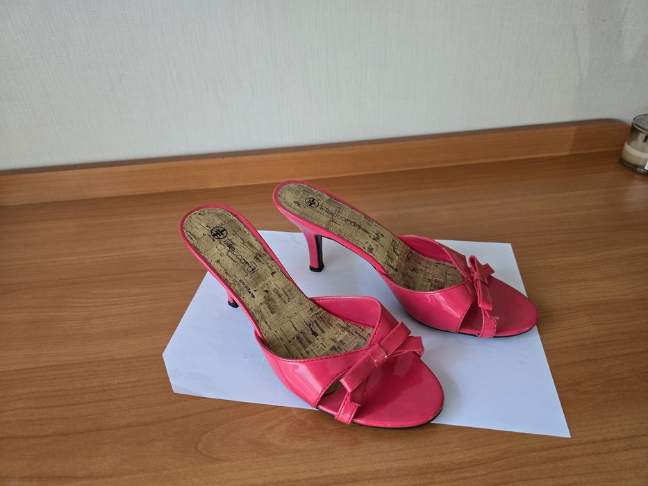 Продам босоножки