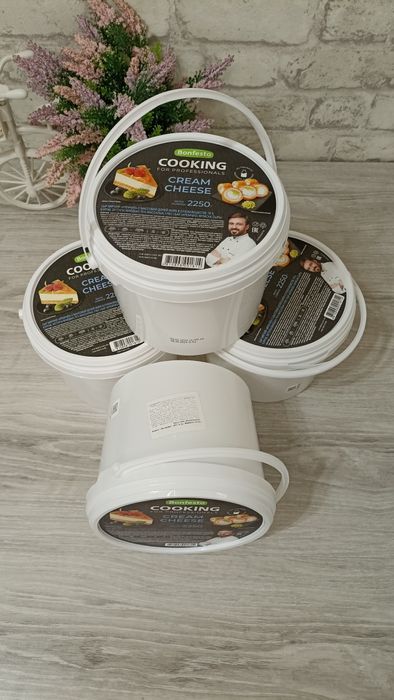 Банки пластиковые пустые из под творожного сыра.Чистые.