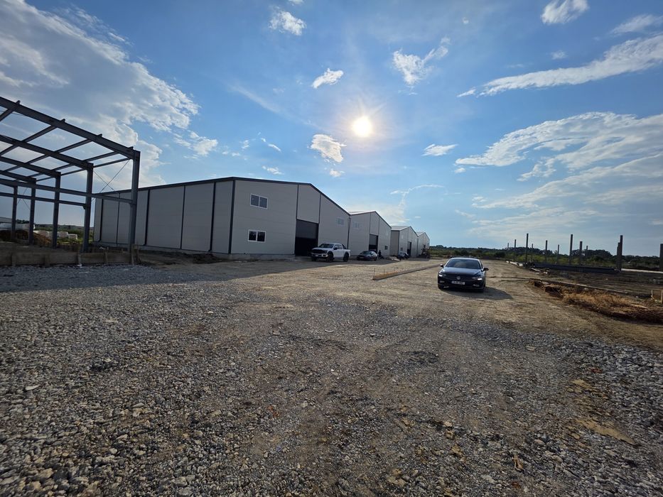Oferim spre vanzare un complex logistic ( hale depozitare ]