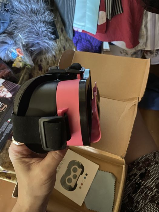 Очки виртуальной реальности для девочки