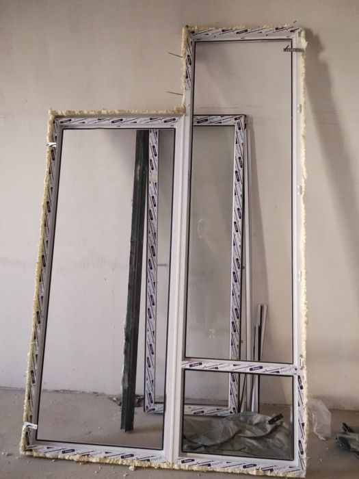 Продаётся балконный блок (дверь + окно)