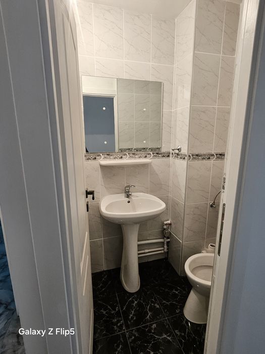 Apartament renovat cu 3 camere și 2 băi în Urziceni, Ialomița