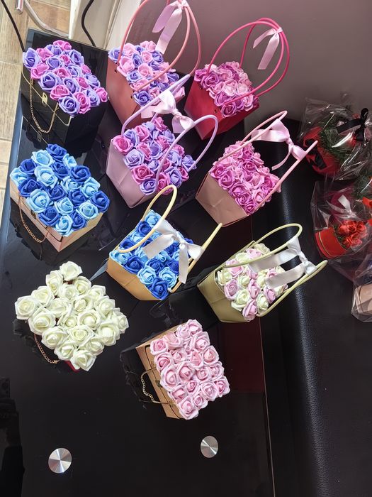 Кошнички и чантички с фоамени рози