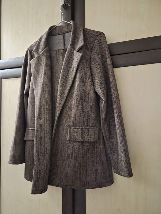 Нов дамски костюм.