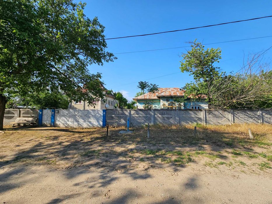 Vila si curte generoasa (4800 mp) - Dobrotesti, judetul Dolj