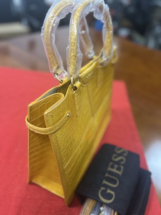 Geanta piele naturala Guess noua!