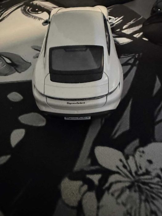 Детска играчка  Porsche Taycan Turbo S White Модел 1:24 Мащаб