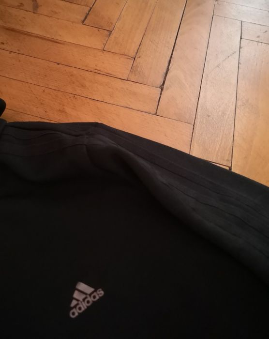 Оригинални дамски горнища Адидас размер L