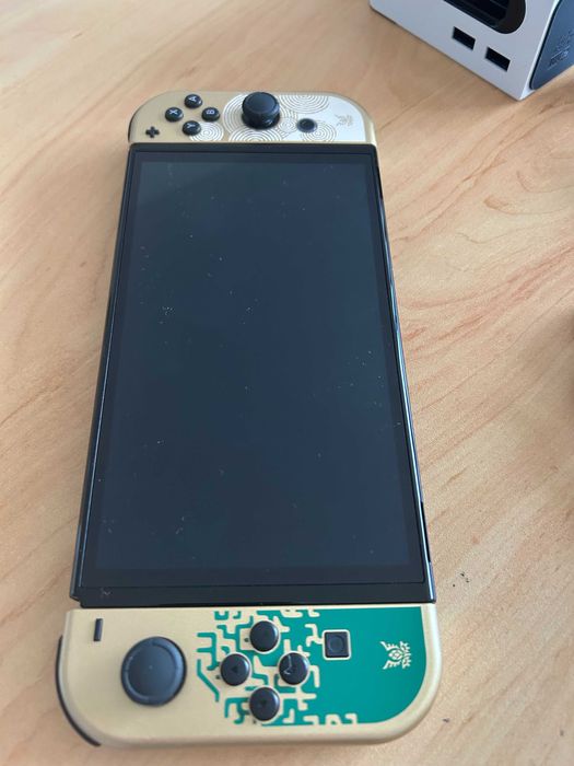 Nintendo Switch OLED Zelda Edition + Игри