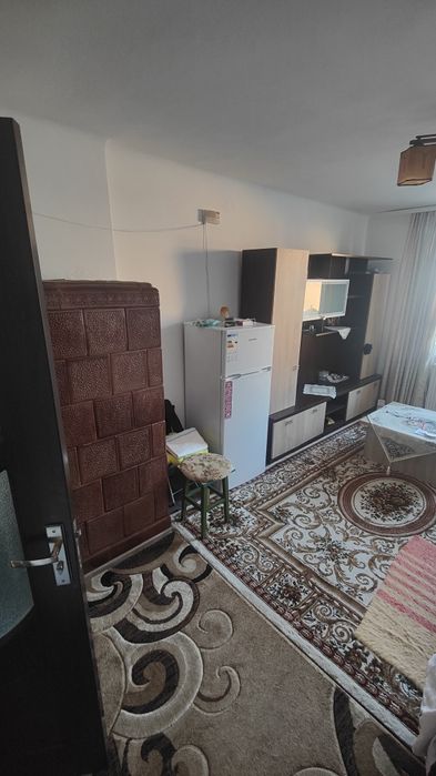 Garsoniera de vânzare în plopeni.
