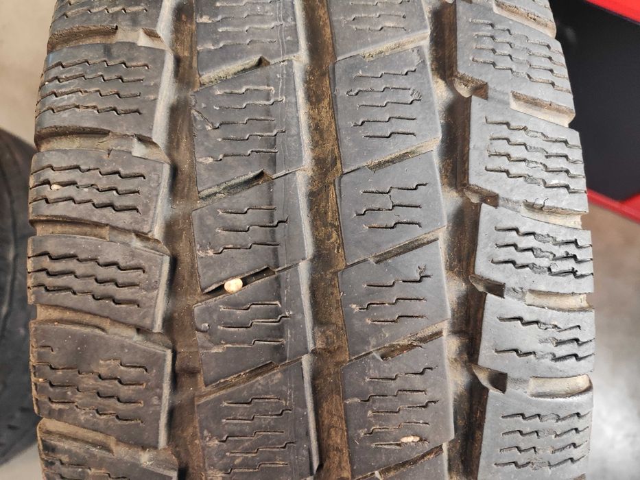 2бр.зимни гуми 235/65/16C Platin