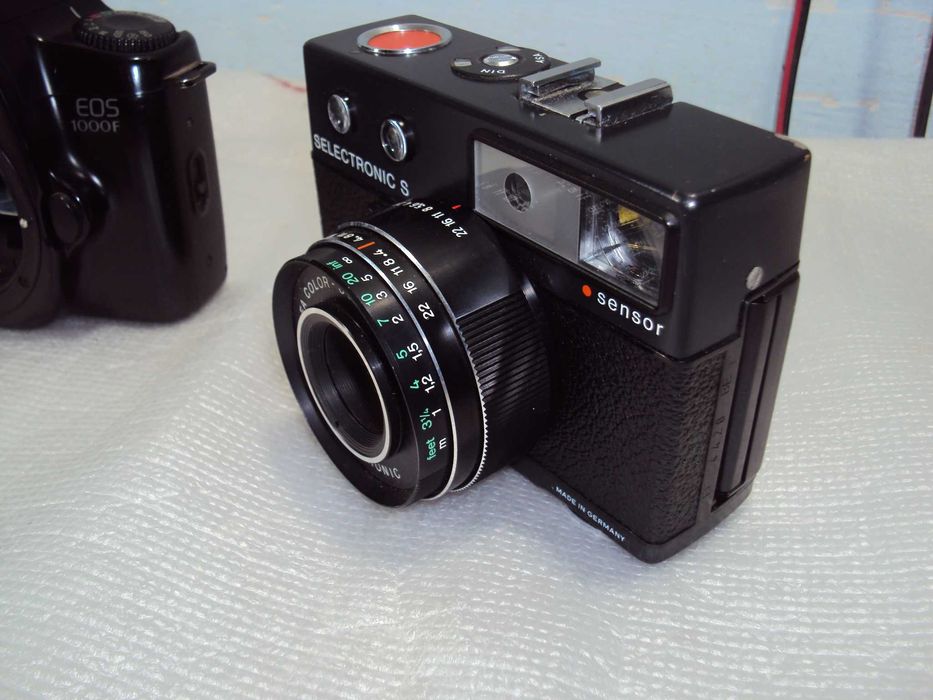 lot de 4 aparate foto retro pe film AGFA,CANON,MINOLTA si ZENIT