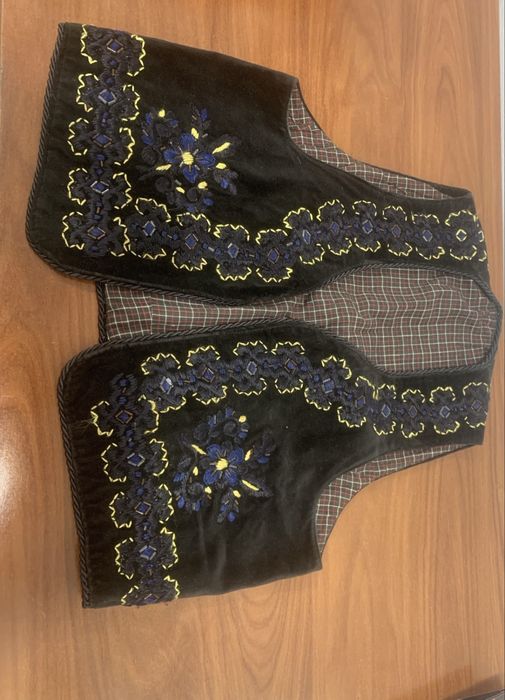 Vesta autentica /traditionala  / marime pentru copii 5-8 ani