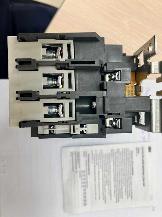 Продам пускатель (контактор) КМИе-49512 IEK