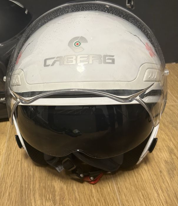 Casca  CABERG (ochelari de soare integrati)