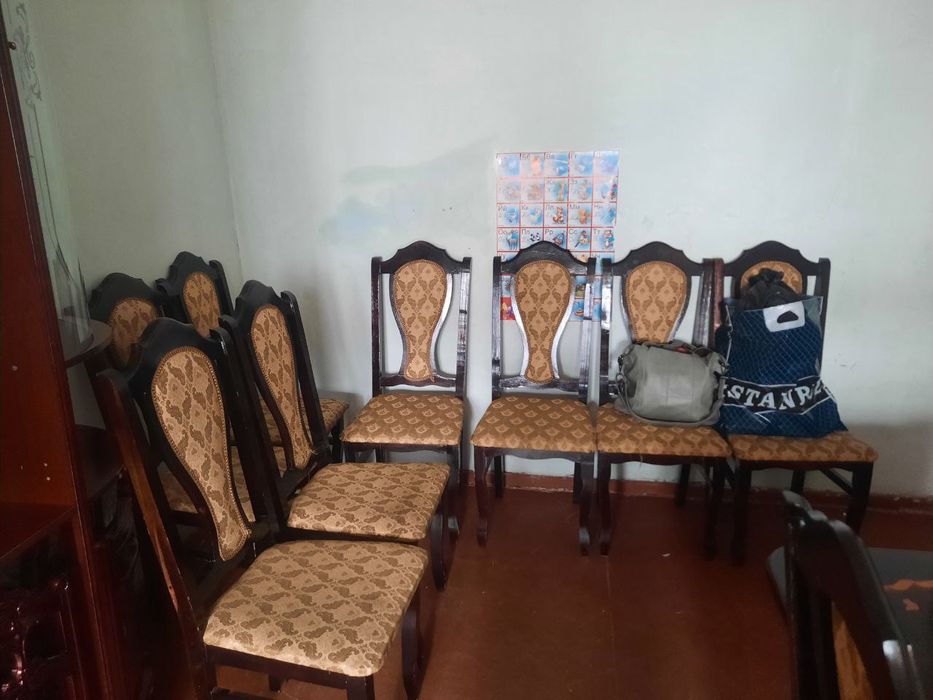 Стол и 12 стуля продаётся в 3 микраоне