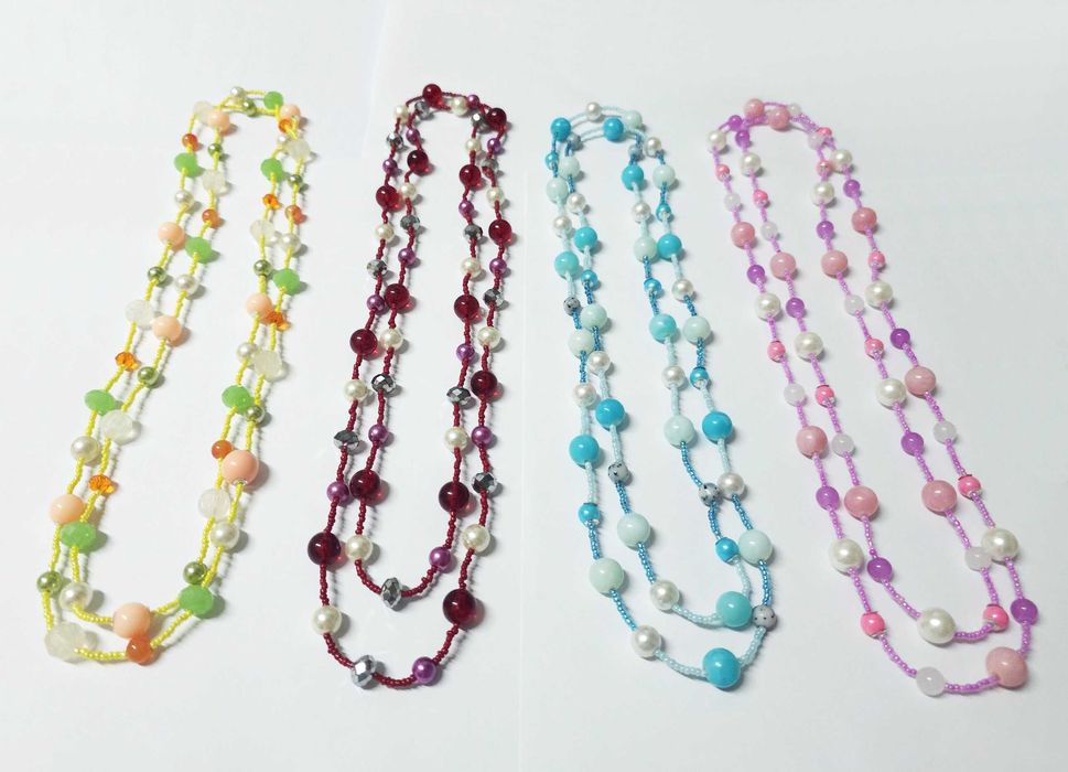 Coliere lungi frumoase, lucrate din margele, unicate , se pun dublu