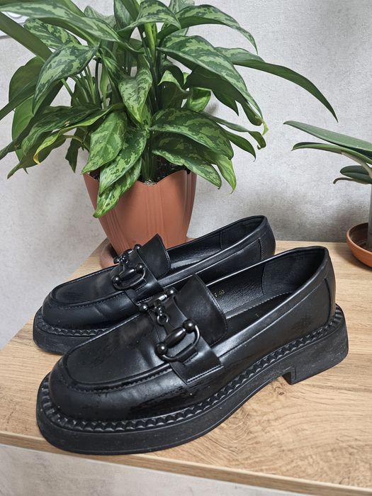 Продам женскую обувь