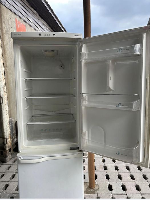 Холодильник в хорошем состоянии.
