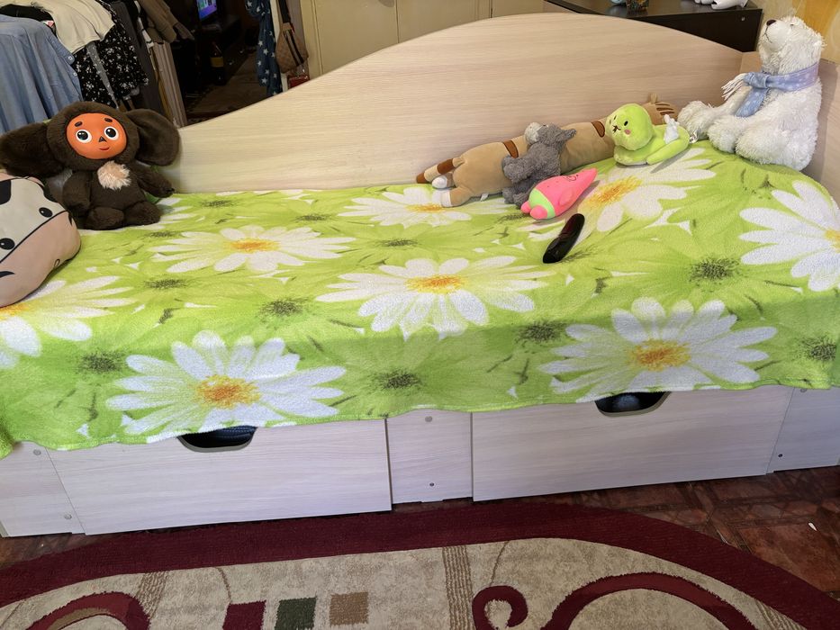 Продам кровать с матрацом