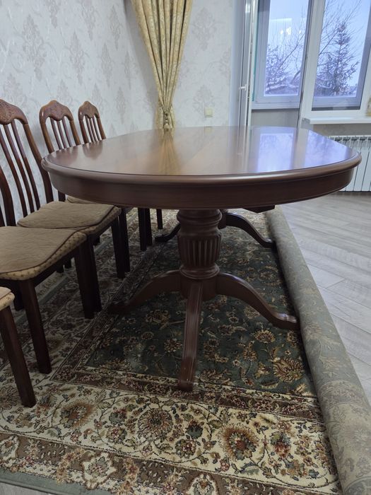 Продам стол гостиный