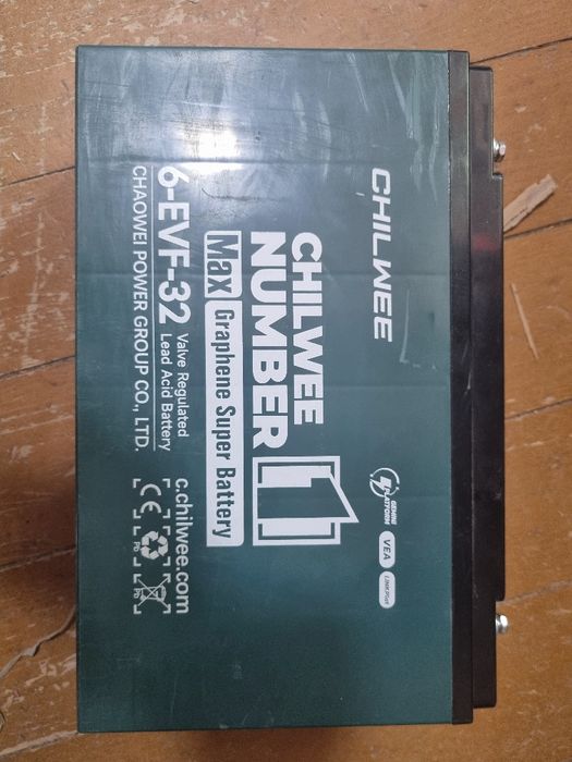 Akumlyator sotiladi 6.12volt 32amperlik yangi