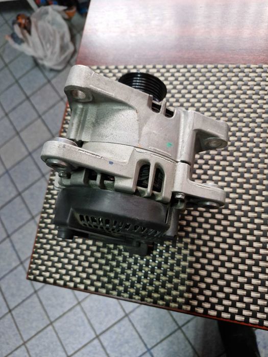 Vand Alternator Ford