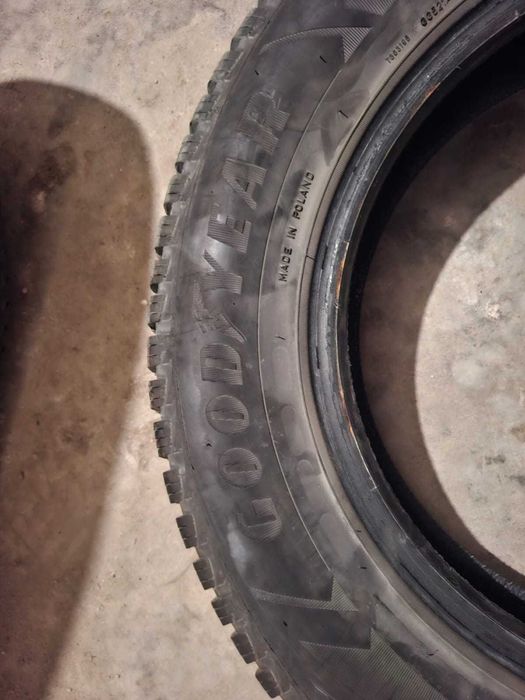 Goodyear UltraGrip 9 195/65/15 - 4бр. - DOT 3216
