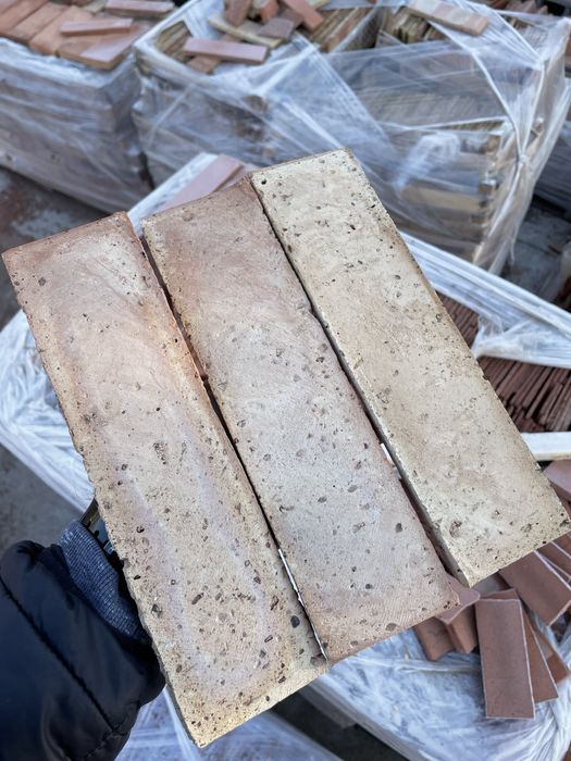 Caramida aparenta, feliata 8-11 mm bej- negru (galben)