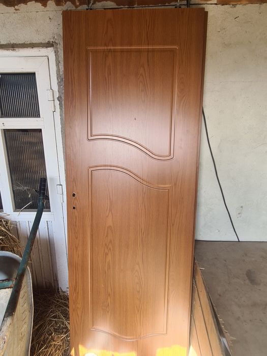 Usi lemn apartament