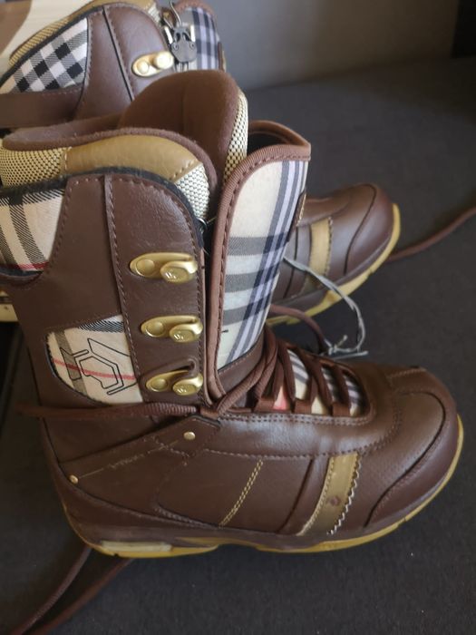 Boots      snowboard dama