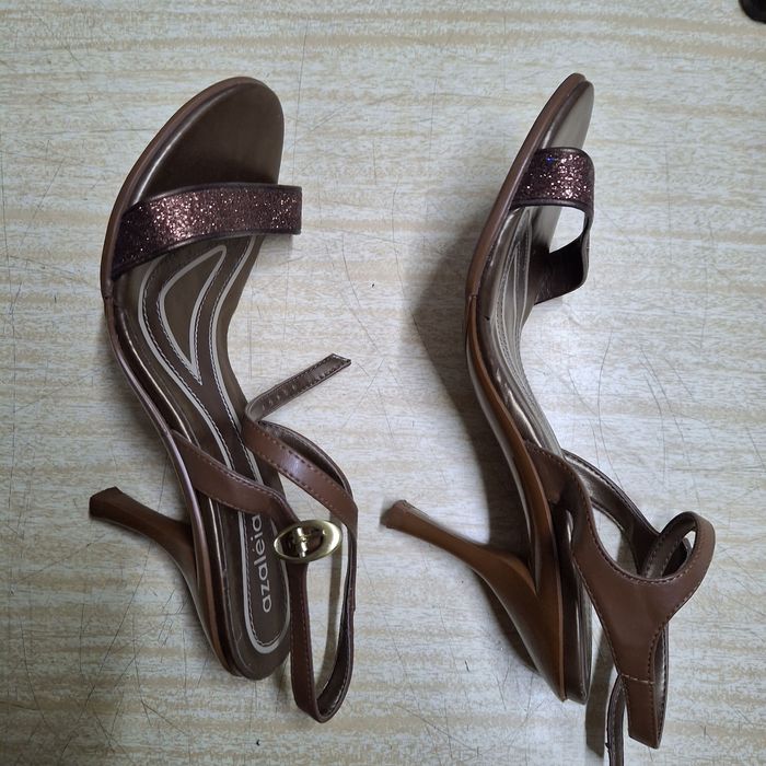 Дамски сандали с тънка подметка и висок ток