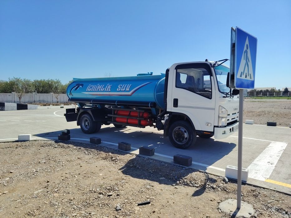 Isuzi avtobusda terilgan