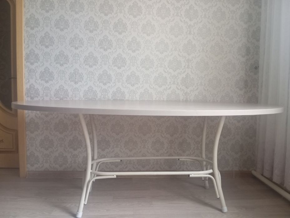 Кухенный стол авальный