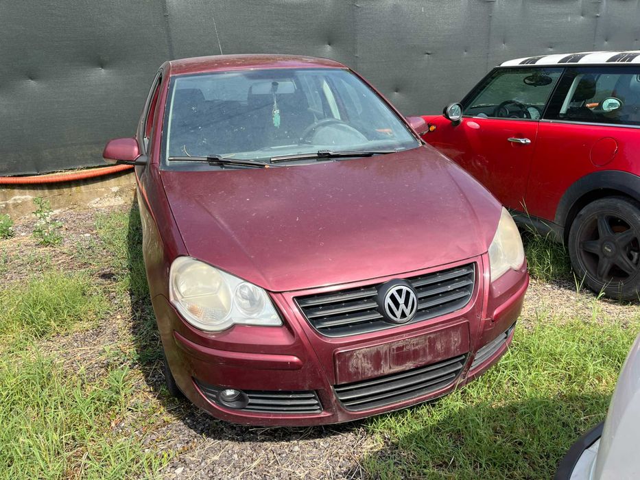 Dezmembrez VW Volkswagen Polo 9N facelift 1,4 benzina visiniu 2007