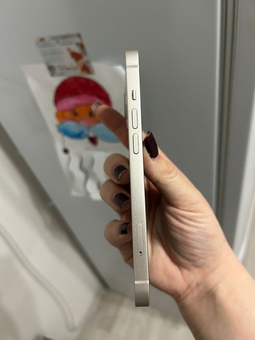 Продам айфон 13 в белом цвете